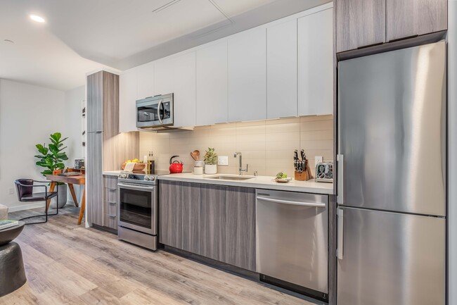 COMFORTABLE 1 BED/ 1 BATH APARTMENT IN DOWNTOWN HONOLULU