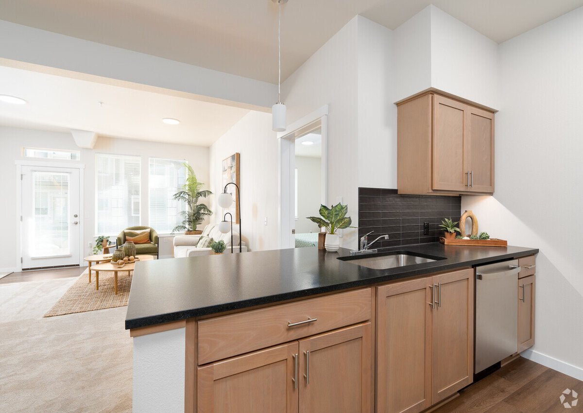 SUITABLE 1 BED/ 1 BATH APARTMENT IN WALNUT